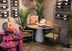 De moderne tafels zijn een opvallend woonaccessoire bij By Mooss.