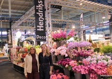 Moeder Marion (links) en dochter Maud Hendriks staan samen op Trendz dit jaar met een nieuwe zijdebloemen collectie waarvan de prijs-kwaliteitverhouding top is.