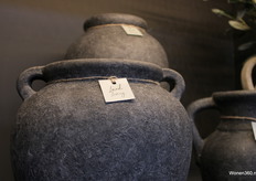 Naast de Old White collectie brengt Land Living ook de grijs-zwarte variant.