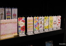 Lila Live brengt de Flaytz collectie op Trendz. Het zijn handgemaakte en handbeschilderde kaarsen. Het bijzondere is dat deze kaarsen plat zijn, waardoor ze gemakkelijk in een envelop opgestuurd kunnen worden.