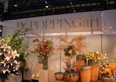 De goed aangeklede stand van POPPINGart in de najaarskleuren. 