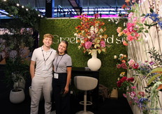 Kaeso (links) en Marijne zijn voor het eerst aanwezig op Trendz met Greenmoods. Zij verkopen kunstplanten, bloemen en andere woonaccessoires.
