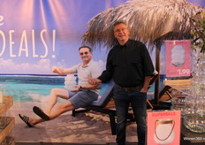 Joost Wieseman (rechts) ging op de foto met Jeroen Blaauw van Jodeco Glass...