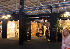 De Decostar stand is groot aanwezig.