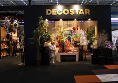 Er wordt goed gekeken naar de producten.