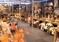 Deco Trading Twente is met de grote stand aanwezig, het is een hele dag druk geweest.