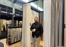 Soner Kaya van het gelijknamige bedrijf KAYA, dat leverancier is van raambekleding en een eigen atelier heeft in Zaandam. Het bedrijf was voor het eerst aanwezig op de beurs als exposant.