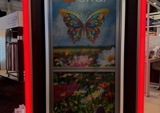 Een primeur: Aan de voorkant van deze hordeur is een geprint design te zien...