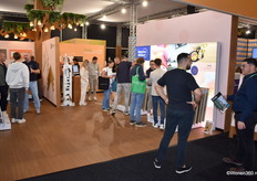 Plinten & Profielen Centrale (PPC) toonde plinten, profielen en afwerkrandoplossingen voor vloeren en tal van collecties van verschillende merken.