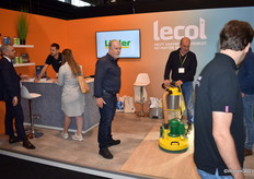 Bij Leocol, specialist in bouwchemische oplossingen voor vloeren, lijmen en reiniging, werden ter plekke demonstraties verzorgd.