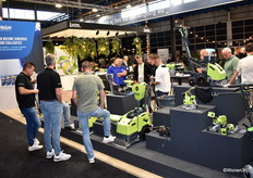 Een kijkje in de drukbezochte stand van INTR.