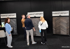 Een kijkje bij Parketimport, dat liever niet met voornaam en toenaam op Wonen360 wilde.