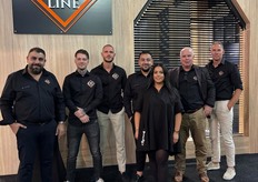 Het voltallige team van DC Line, dat goede zaken deed met de schuine jaloezie.