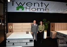 Şükrü Çağırgan en Gonca Çetinkaya van Twenty Bedding uit Purmerend. 'Een goede dag begint met een beter bed!', is de slogan van het beddenbedrijf.