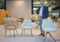 Jurgen Decruy van Young Line Furniture, vooral bekend om de eigentijdse stoelen met een soft line shape.