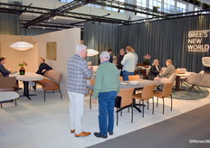 Een kijkje in de drukbezochte stand van Bree's New World.