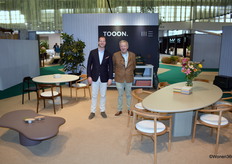 Anthony Coates en Toon De Somer van Tooon. toonden de nieuwste collectie outdoor meubelen.