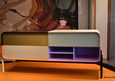 De Cameleon van de Bijnen Meubel Group. Het designmeubel, een modulair concept, dat design en functionaliteit naadloos combineert, werd geprezen om zijn veelzijdigheid en ambachtelijke kwaliteit.