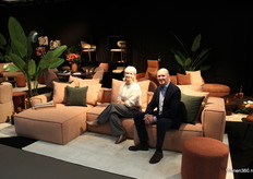 Edward Vande Vyvere en Stefanie Desmet op de stand van Leda Collection met de Zoë.