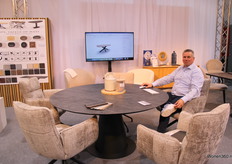 Ronald Verdult met de nieuwe configurator en keuzepalet van RVDesign.