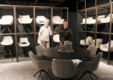 Michel Remmerswaal en Rick Verhoeven bij de stand van Gusj met meer dan 12 verschillende modellen.