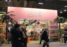 De meeste kleuren zijn te vinden bij de J-Line stand.