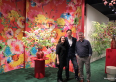 V.l.n.r.: Valerie De Sousa, Geert Marcelis en Luc Van Den Borre bij de PURE by Jasaco-stand, collectie ontworpen door Marylene Madou.