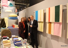 Het team van Suite702 met de linencollectie: Shirley, Christina, Nicolet en Olaf.