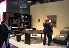 Kana Objects met de donkerbruine meubelcollectie.