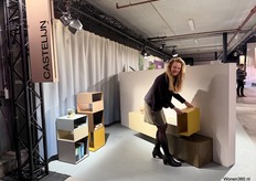 Marieke Castelijn van het gelijknamige bedrijf presenteert de nieuwste collectie die zelf samen te stellen is.