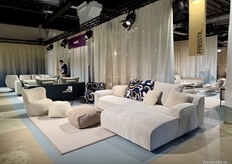 De Freistil collectie komt uit de fabrieken van Rolf Benz maar met andere vernieuwende designs.