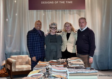 Elvis Josepha, Conny Gruijters, Claire Declemy en Alphons Boshoven met de nieuwste stoffen van Designs of the Time.