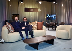 Lennert Vermeulen en Julot Punnewaert van JOLI, Belgisch design voor binnen én buiten. Het merk presenteerde onder meer de verfijnde Pulse Table Collection van Mathias De Ferm.