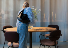 Artifort presenteerde de Vega collectie van Jasper Morrison. Met deze nieuwe stoelenserie geeft de ontwerper zijn eigen interpretatie van Super Normal design.