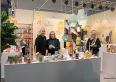 Eigenaren Glen en Patricia Khouw op de stand in Frankfurt met Originalhome.