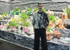 Isaac van Mineral Series met zijn Handmade Crysel Decoration.