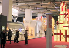 De ingang van hal 4 verwelkomt je met veel verlichting.