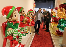 Mede zaakvoerder Stijn Hermans van Timstor N.V. met de nieuwe buitenelfen.