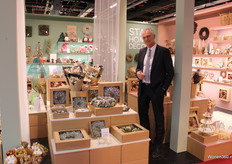 Sales Director Richard Verëll met de kerstcollectie van Star Home Decor.
