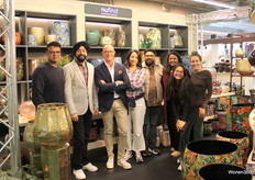 VP Sales Nic Duijsens met het team van nufind en de nieuwe vazencollectie.