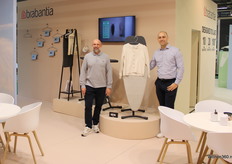 Bryan en dennis van Brabantia met de eyecatcher van de beurs.