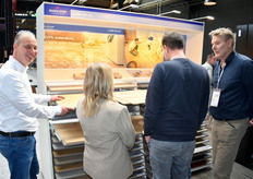 Dennis de Visser (links), salesmanager van Quick-Step, kijkt even naar de fotograaf...