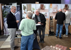 Een gezellige drukte in de stand van Hamat, dat onder meer de nieuwe Identity-collectie had meegebracht. De vraag naar pvc-vloeren blijft groeien.