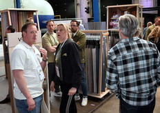 Een kijkje bij Vadain, waar uiteraard druk gesproken werd over het nieuwste assortiment textiel en gordijnen.