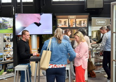 Leden van C&C kunnen ook deuren gaan verkopen. GRAND stond er dan ook voor het eerst en biedt metalen schuif- en draaideuren voor binnen en buiten, naar eigen zeggen het betaalbare alternatief voor stalen deuren met een industriële uitstraling.