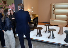 Het werk van Xavier Lust bevindt zich op het snijvlak van design, sculptuur en architectuur, zonder deze wisselwerking ooit te forceren.