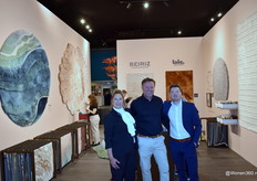 Bob Looijschelder (midden) van Textiles & More met zijn echtgenote Cindy, al 25 jaar agent van B.I.C.-Carpets, met rechts sales & marketing manager Pieter Goderis van het Vlaamse bedrijf.