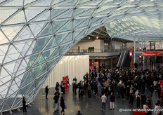 Terugblik op een inspirerende week! Van 21 tot 26 april was Milaan het epicentrum van de interieurwereld tijdens Salone del Mobile 2026. Namens Wonen360 bezochten wij de vele Nederlandse en Belgische exposanten die hun nieuwste collecties en innovaties toonden in Fiera Milano Rho.