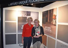 De dames van Arturo Unique Flooring.