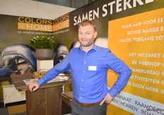 Paul van Kolfschoten vertegenwoordigde de stand van Colors@Home, met bijna 150 winkels de grootste van het land.